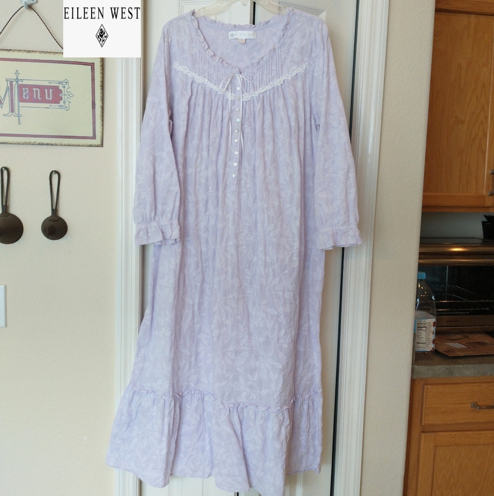 EILEEN WEST Lavender Applique 100% Cotton Nightgow